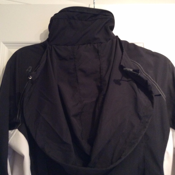 TYR sport/running coat - Picture 9 of 10